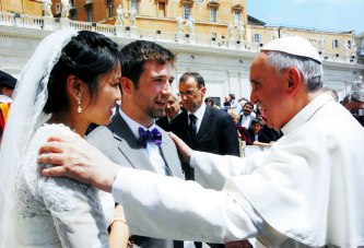 pope-francis-one-man-one-woman-marriage-original-pic